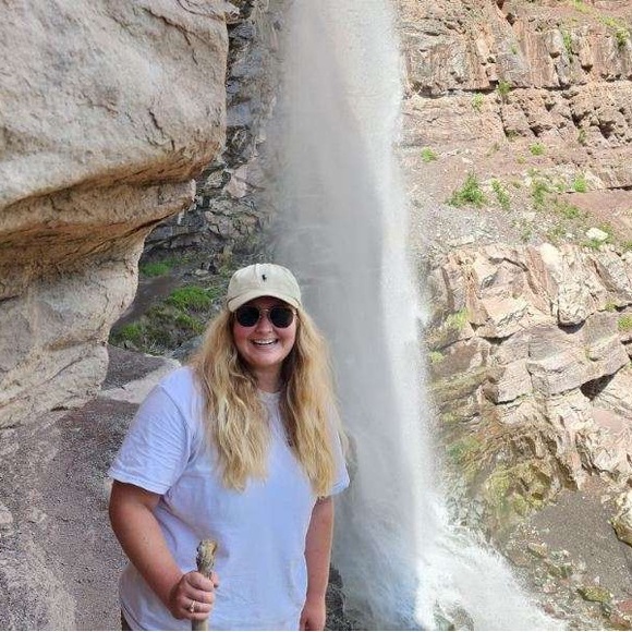 Meet your Posher, Holly - Picture 7 of 16